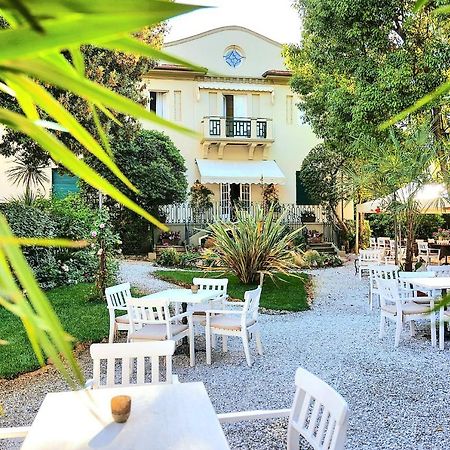 Hotel Club I Pini - Residenza D'Epoca In Versilia Lido di Camaiore Exterior foto